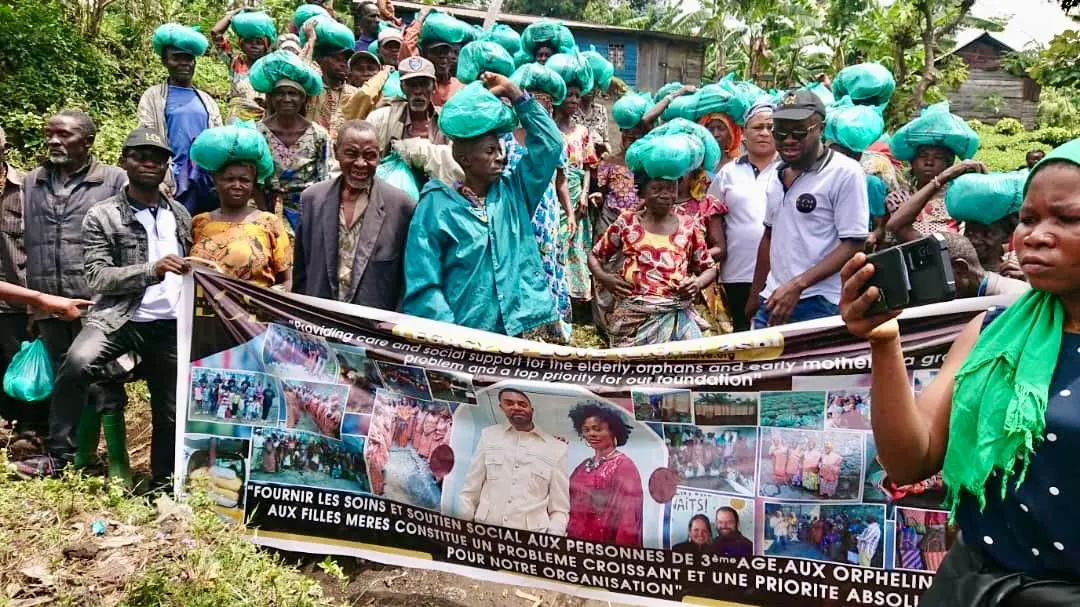 Distribution day with foundation banner